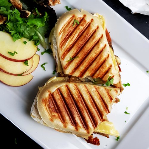 Panini met brie, serranoham en appel | Gewooneenfoodblog!